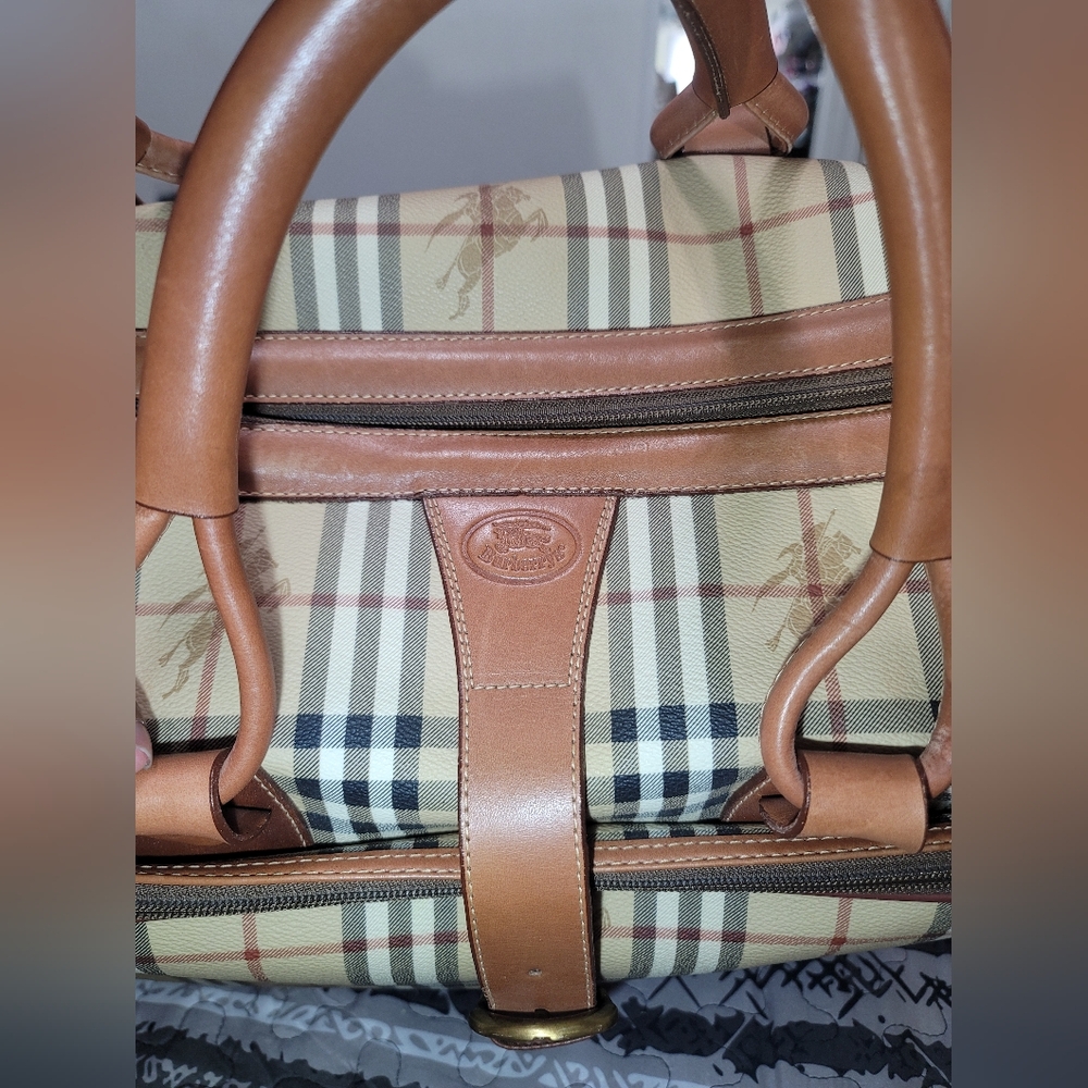 Burberry Cream and Brown Travel Bag with Iconic Design - Picture 6 of 16